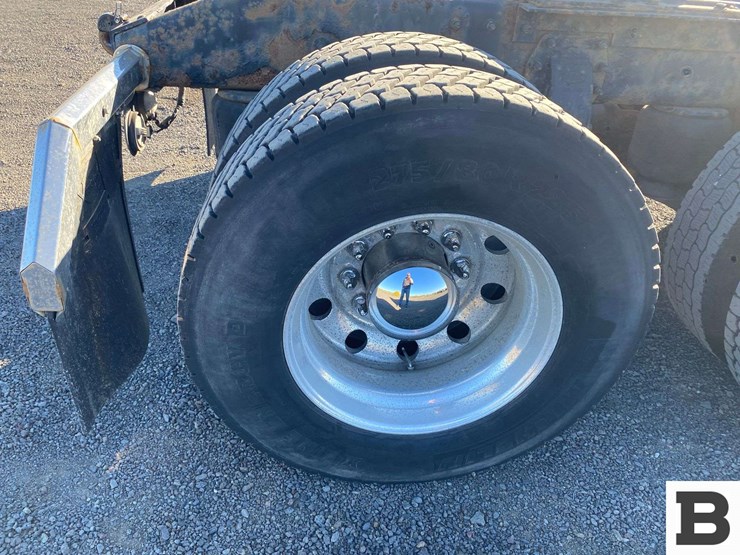 2013-peterbilt-367-image-31