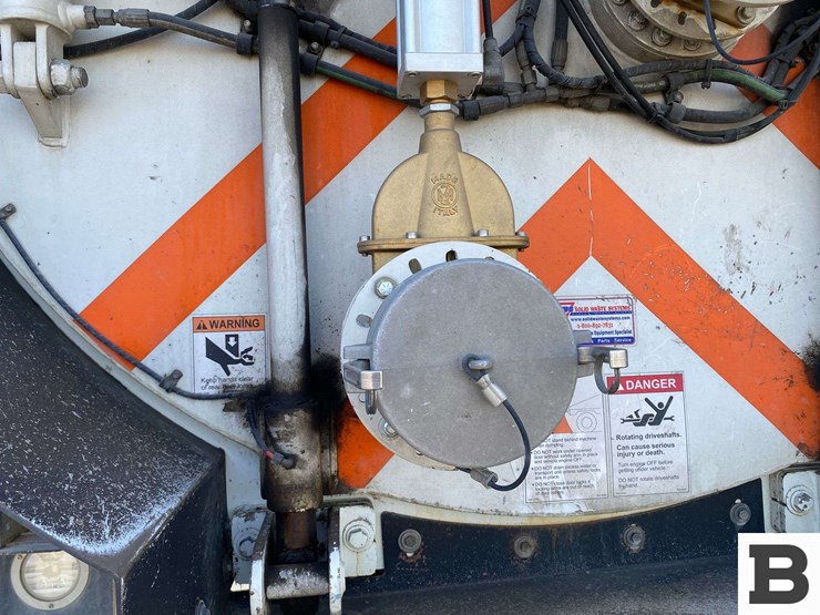 2017-mack-granite-gu713-image-45