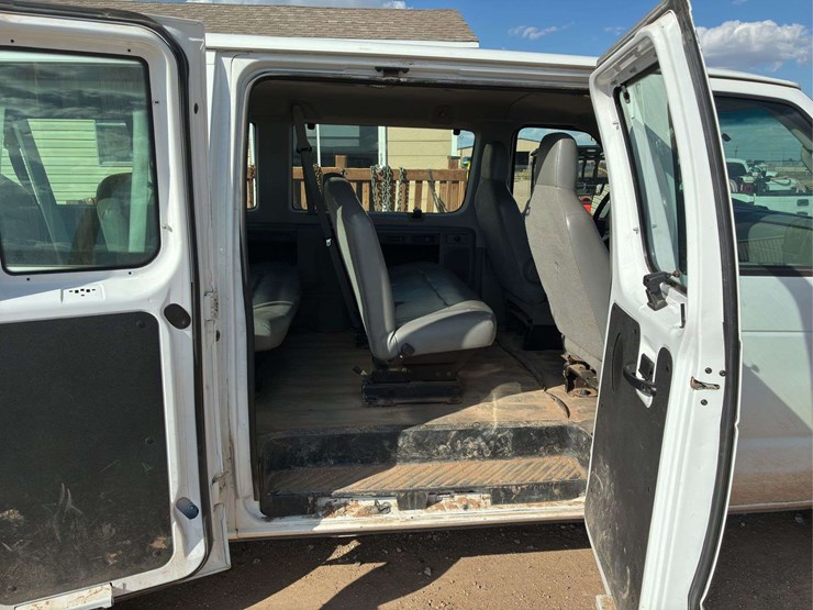 2012-ford-e350-image-4