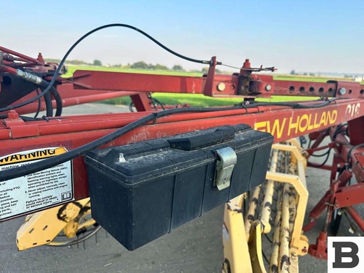 new-holland-216-image-11