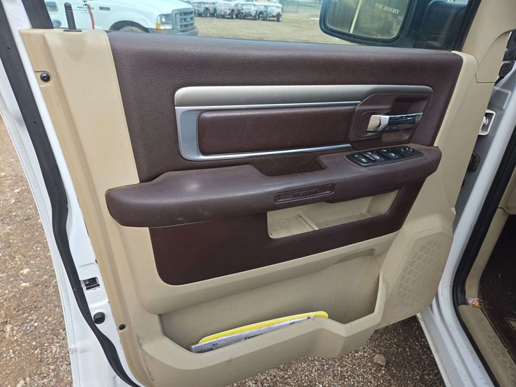 2013-ram-1500-slt-image-11