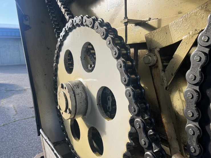 2011-international-7600-image-81