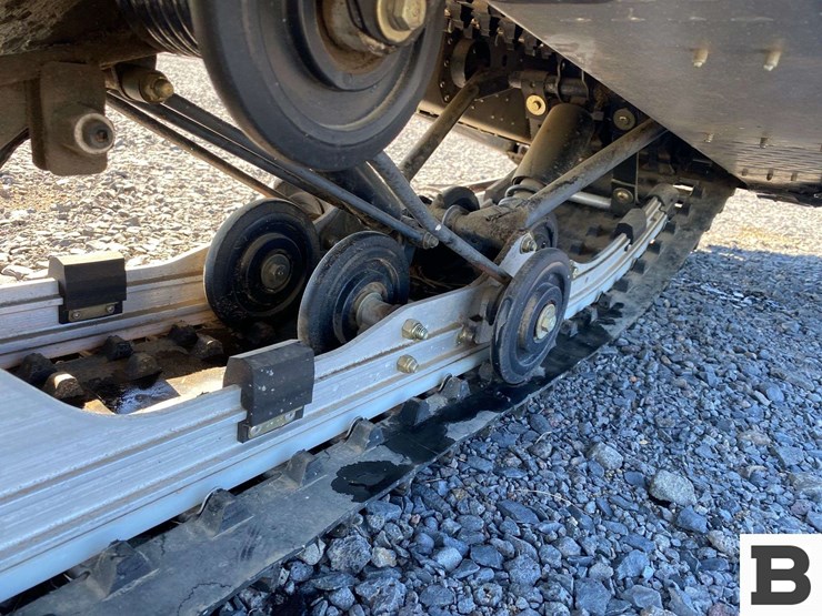 1998-polaris-indy-trail-touring-snowmobile-image-19