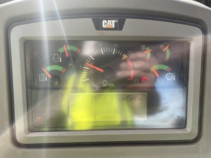 2017-caterpillar-d8t-image-41