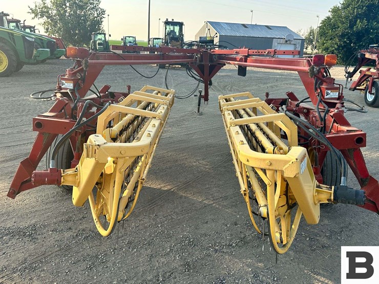 new-holland-216-image-5