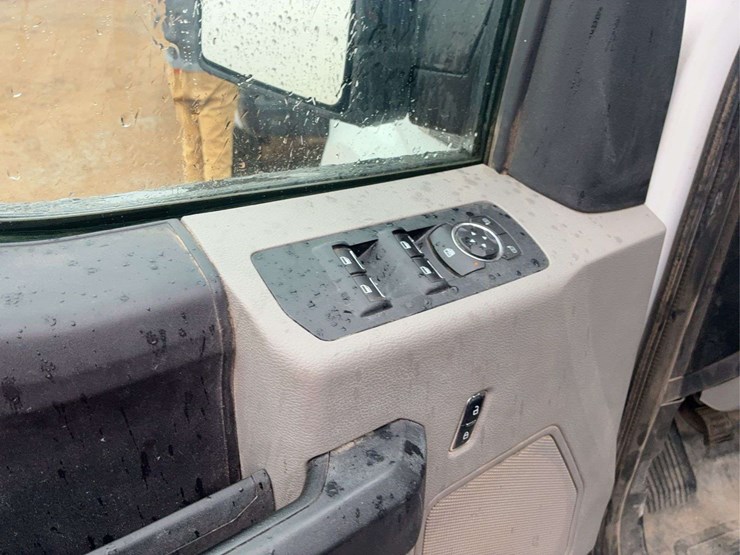 2017-ford-f150-lariat-image-6