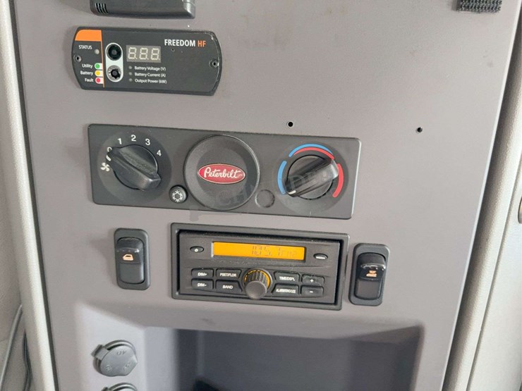 2017-peterbilt-579-image-77