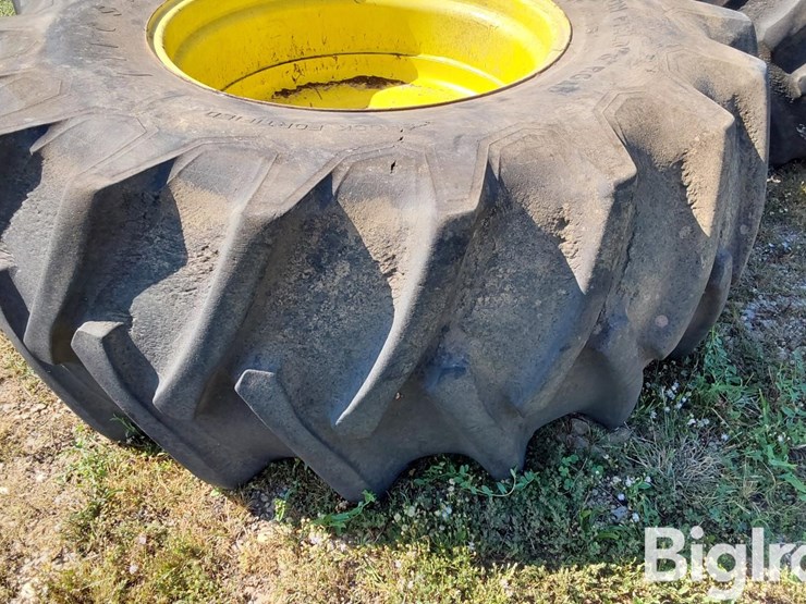 armstrong-/-firestone-24.5x32-bar-tires-on-john-deere-rims-image-14