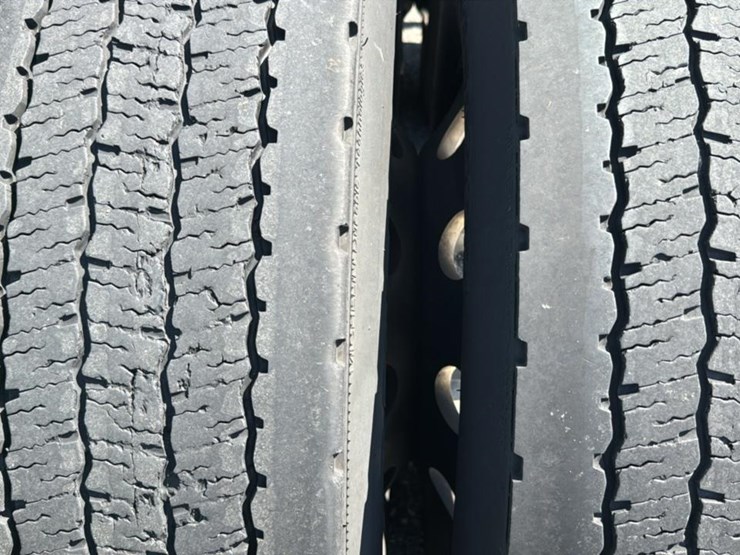 2023-peterbilt-579-image-23