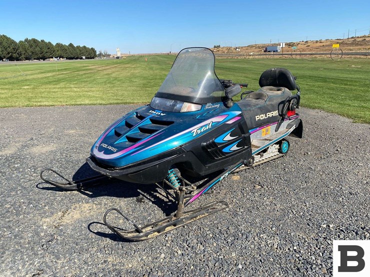 1998-polaris-indy-trail-touring-snowmobile-image-1