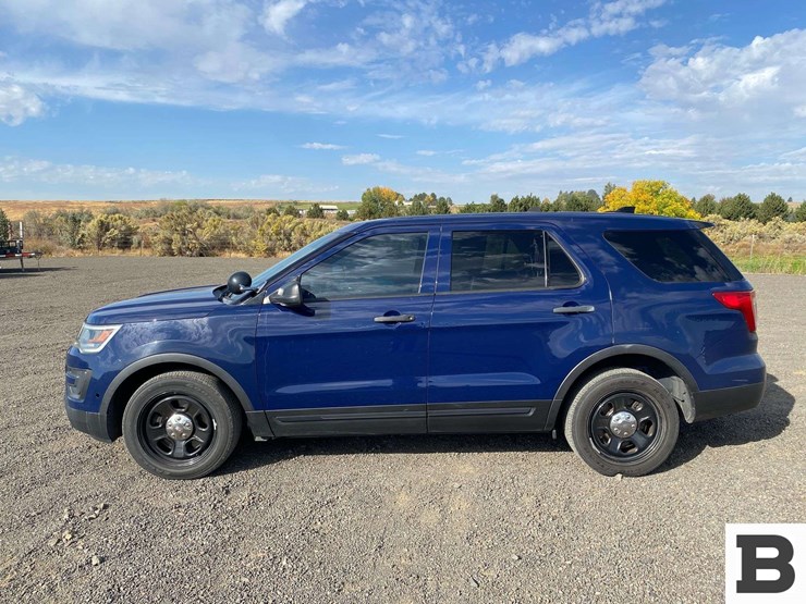 2016-ford-explorer-image-2