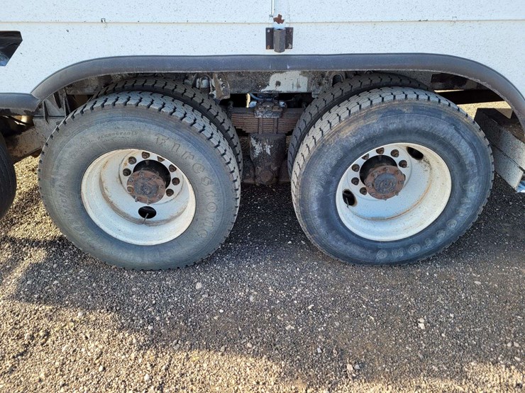 2013-international-harvester-sx525-truck-bucket-truck-image-21