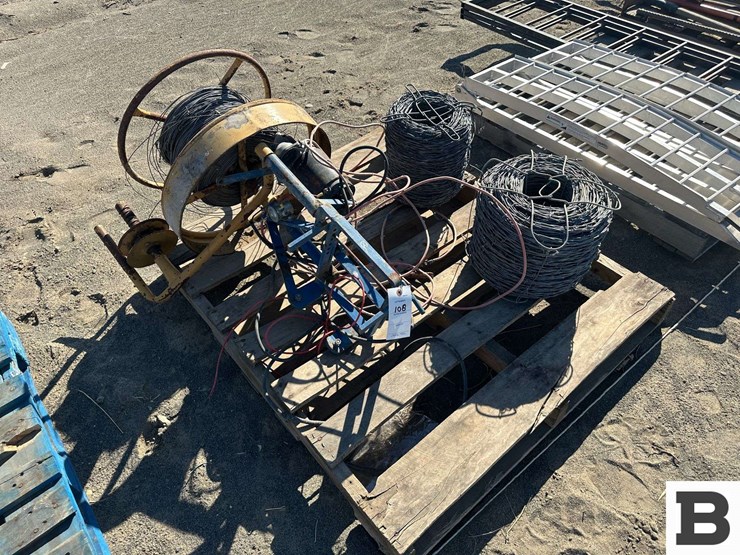 wire-fence-roller,-barb-wire-image-3