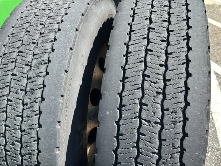 2023-peterbilt-579-image-26