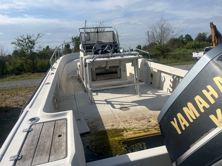 #142-•-boston-whaler-25ft-center-console-boat-with-yamaha-vx-250-engine-image-11
