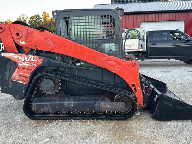 #1100-•-2018-kubota-svl95-2-skid-steer-image-3