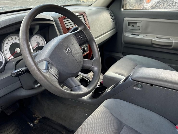 2005-dodge-dakota-image-8