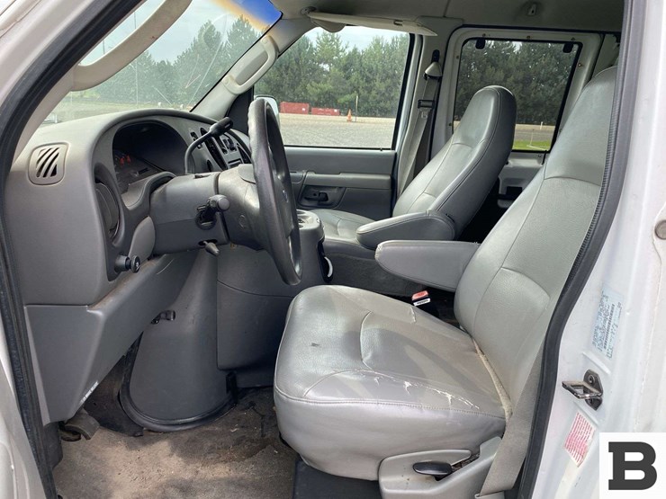 2004-ford-e150-image-17