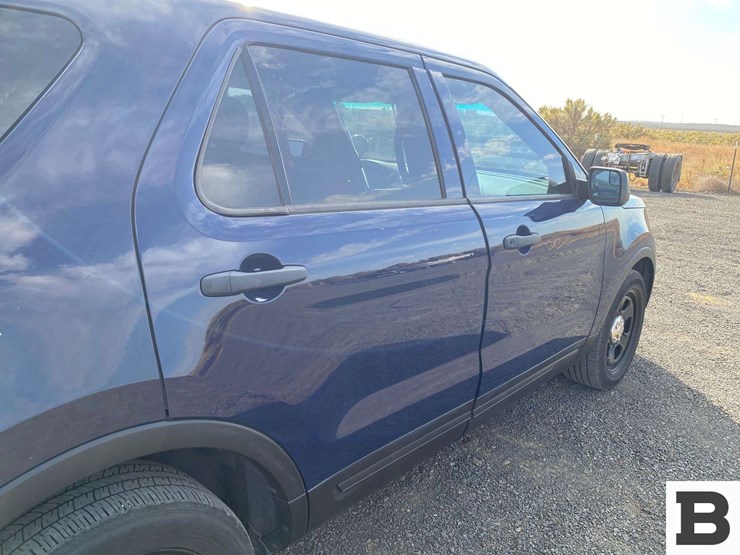 2016-ford-explorer-image-18