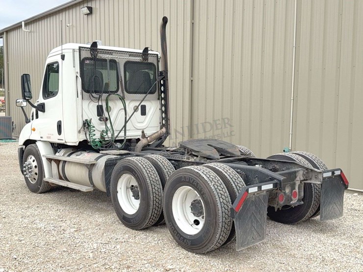 2012-freightliner-cascadia-113-image-6