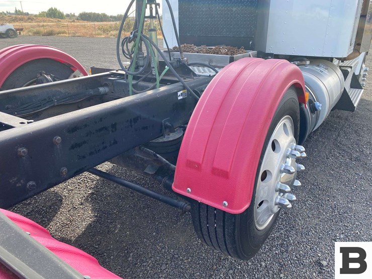 2013-kenworth-t800-image-41