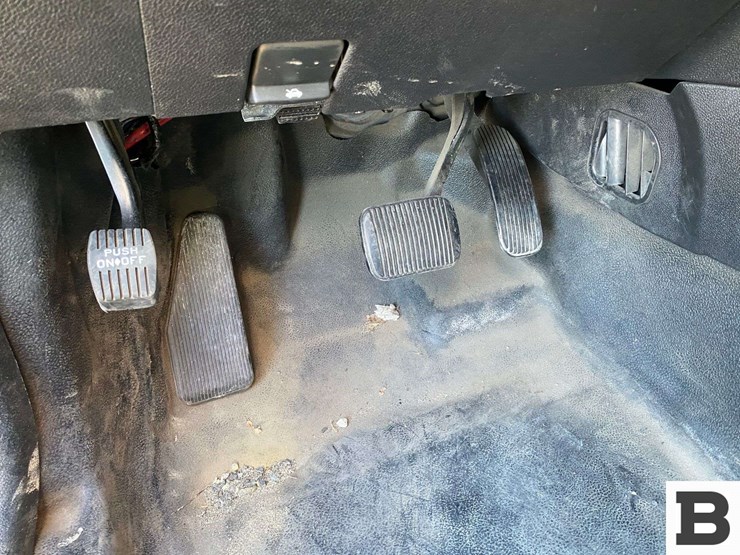 2017-ford-explorer-image-24