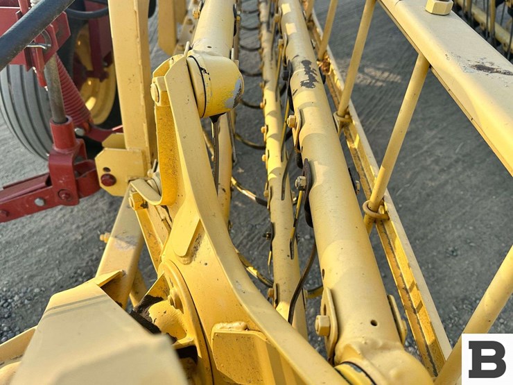 new-holland-216-image-21