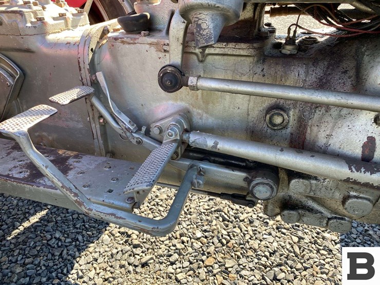 1971-massey-ferguson-135-image-31