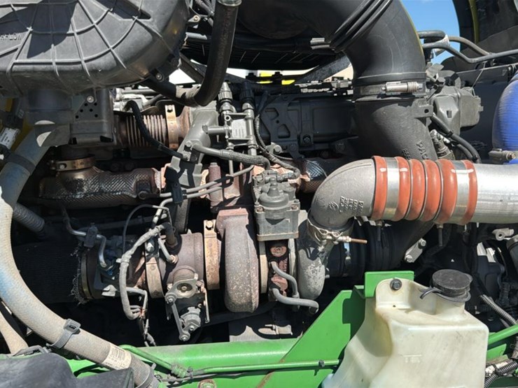 2023-peterbilt-579-image-35