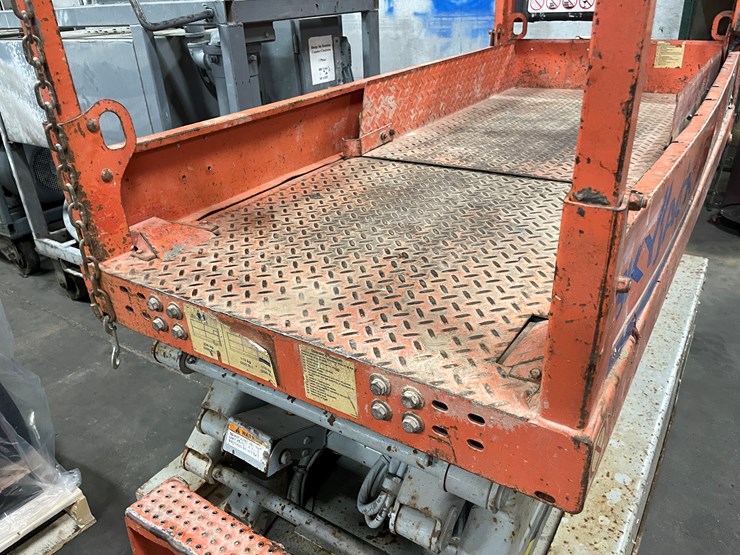 #1382-•-19'-scissor-lift-(f)-image-6