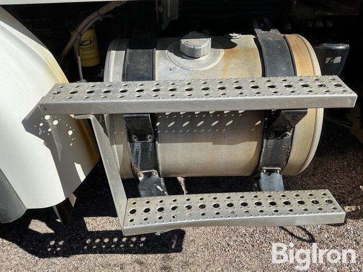 2005-sterling-lt7500-image-18