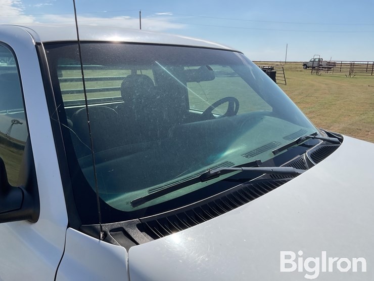 2002-chevrolet-silverado-2500-image-15