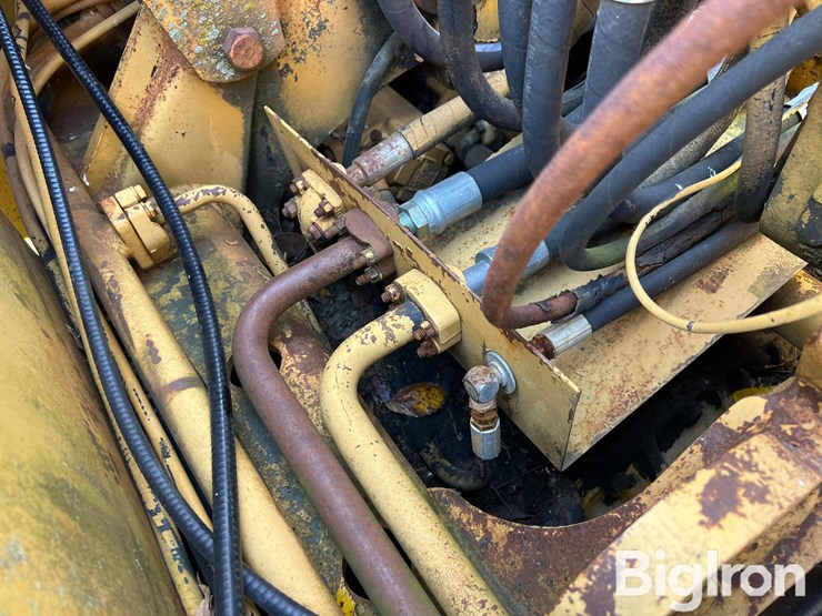 1981-caterpillar-613b-image-11