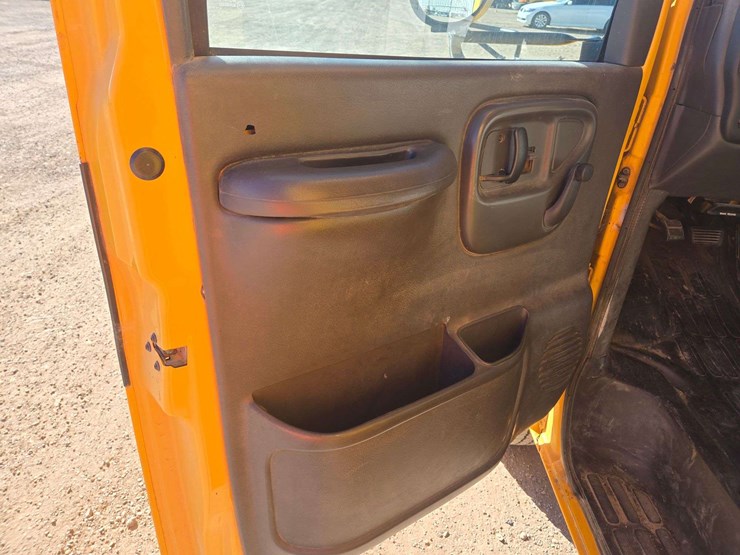 2002-chevrolet-g30-image-9