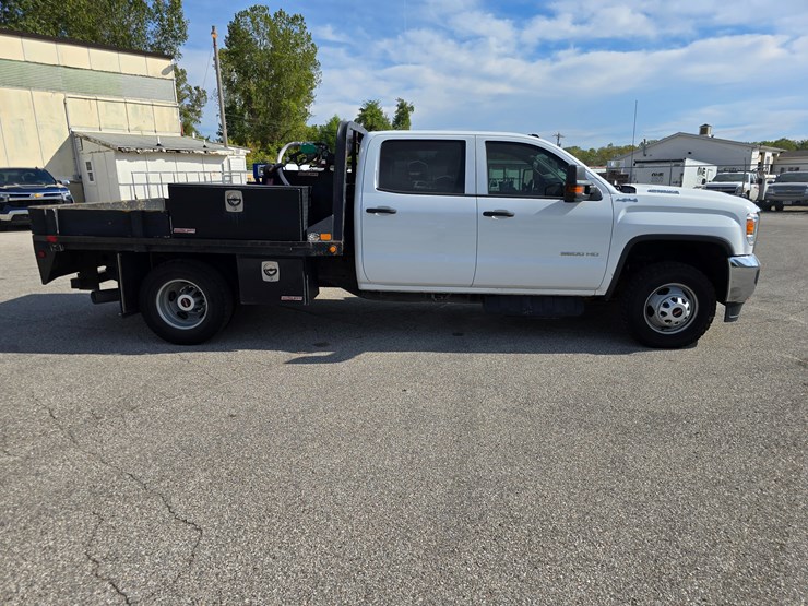 2017-gmc-sierra-3500-image-28