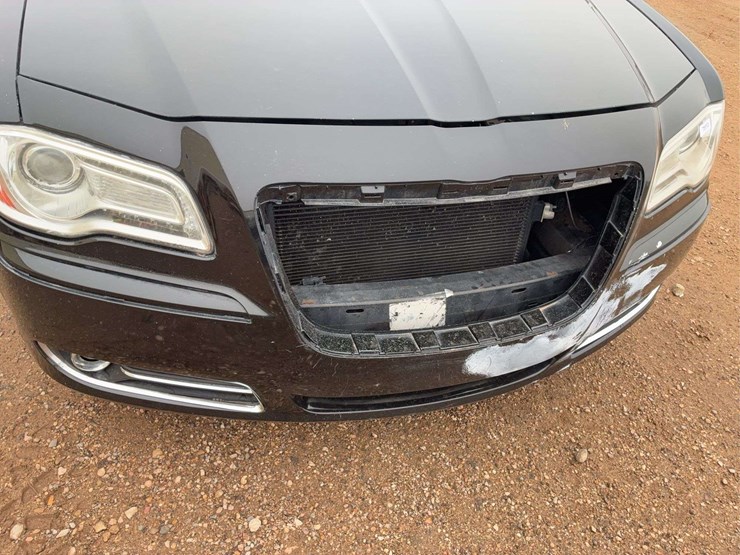 2012-chrysler-300-c-sedan-4d-image-8