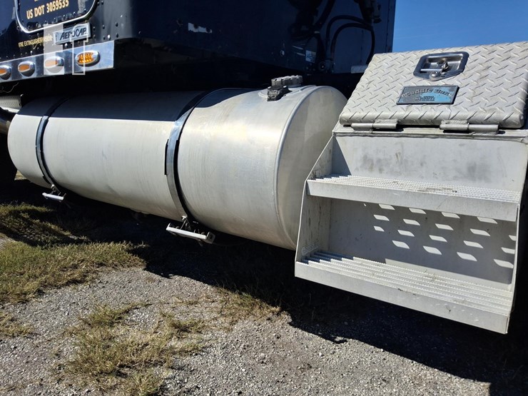 2005-kenworth-w900-image-9