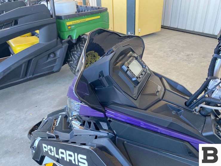 2022-polaris-matrix-pro-rmk-850-165"-snowmobile-image-12