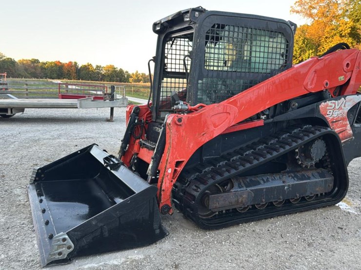 #1100-•-2018-kubota-svl95-2-skid-steer-image-1