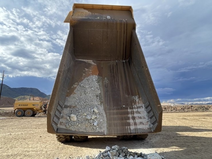 2012-komatsu-hd605-7-image-11