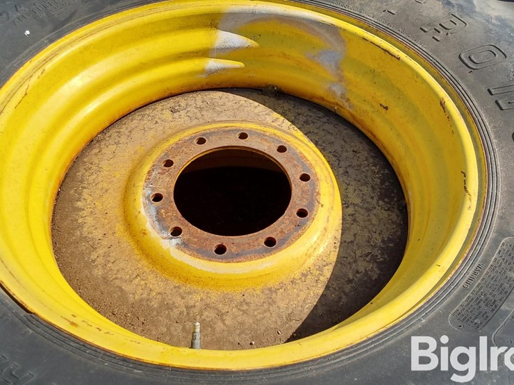 armstrong-/-firestone-24.5x32-bar-tires-on-john-deere-rims-image-18