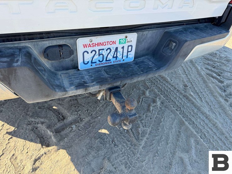 2017-toyota-tacoma-image-19