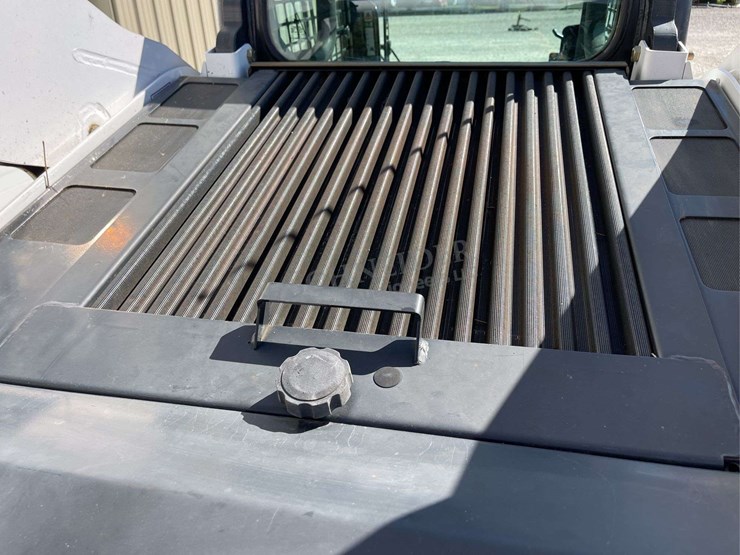 2016-bobcat-t750-image-30