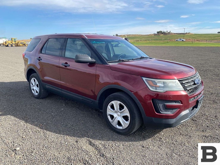 2016-ford-explorer-image-8