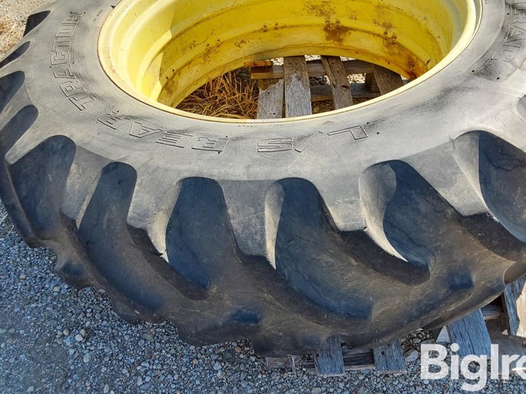 multi-trac-l/s-rear-tractor-16.9x34-bar-tire-on-john-deere-rim-image-12