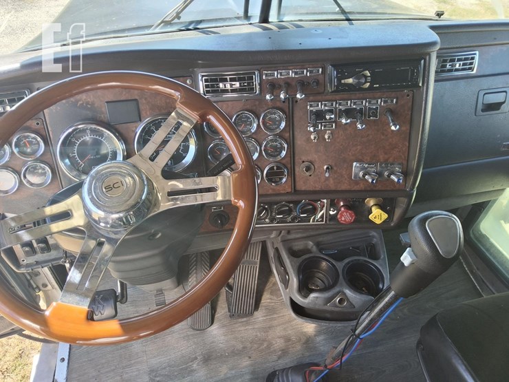 2005-kenworth-w900-image-19