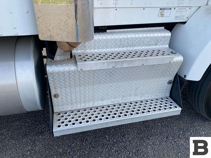 2013-kenworth-t800-image-44