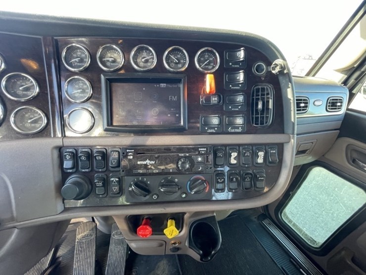 2018-peterbilt-367-image-38