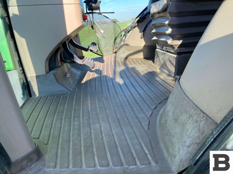 2011-john-deere-8285-tractor-image-58