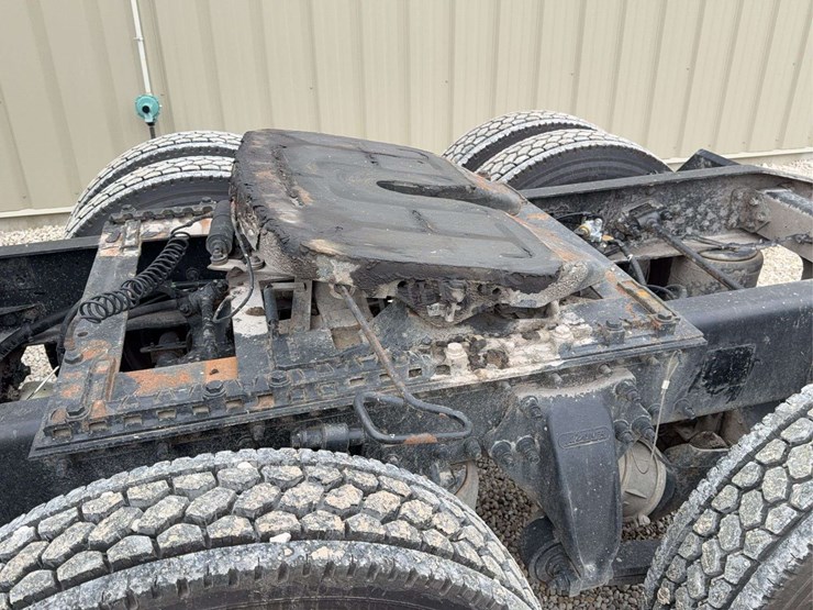 2012-freightliner-cascadia-113-image-90